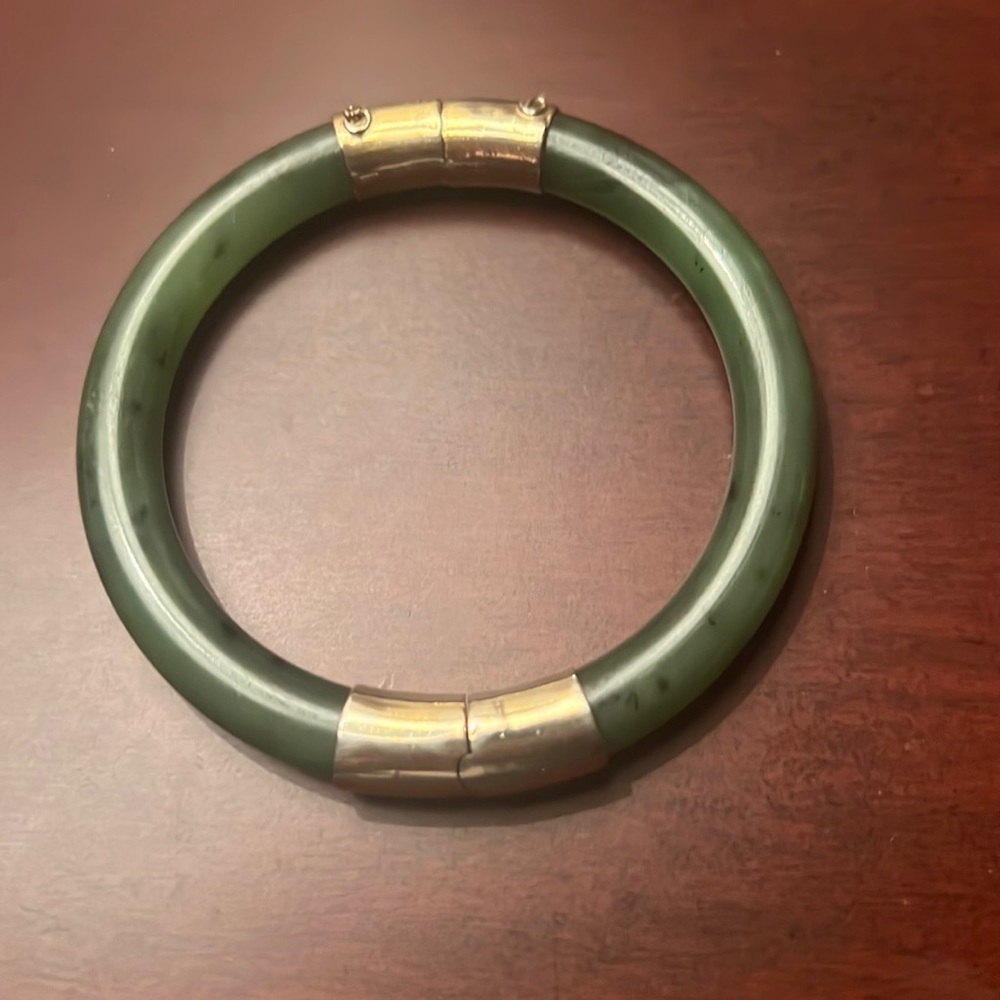 Women's  Jade Cultured Pearl Bangle.